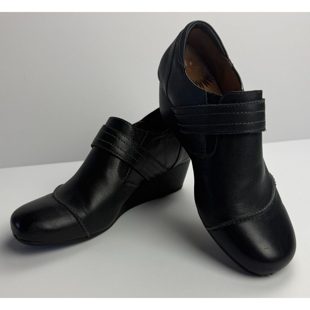 Taos Splurge Black Leather Wedge Booties Studded Strap Size 9